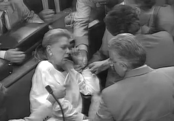 Όταν η Μελίνα Μερκούρη κατέρρευσε στη Βουλή το 1989- Το λιποθυμικό επεισόδιο που αναστάτωσε τους βουλευτές (βίντεο)